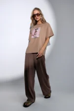 T-SHIRT LE FRIDAY BEŻOWY - obrazek 2