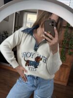 Sweterek z haftem Dachshund New York i kołnierzykiem denim